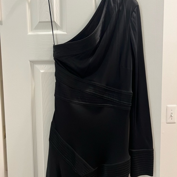 NWT Alexis Addison One-Shoulder Black Gown - Picture 7 of 13